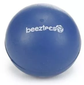 Een foto van een Beeztees – Massief Rubberbal Blauw