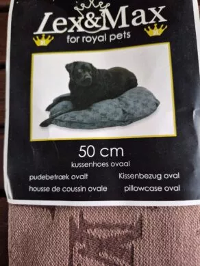 Een foto van een Lex&Max – Hoes Ovaal Allure Bruin, 50cm